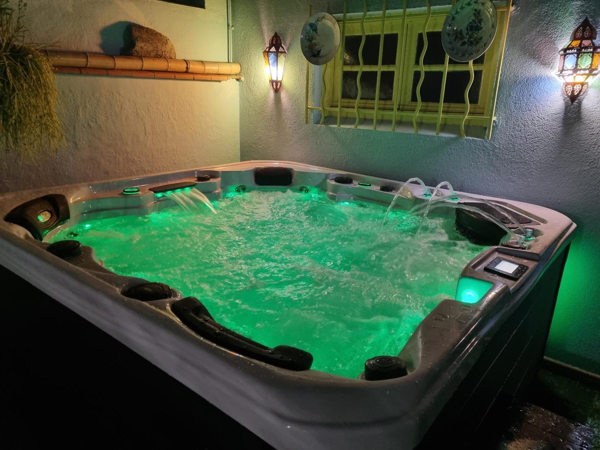 Avec Piscine Et Jacuzzi A 50metres De La Et 5min De L'allee Des Pins