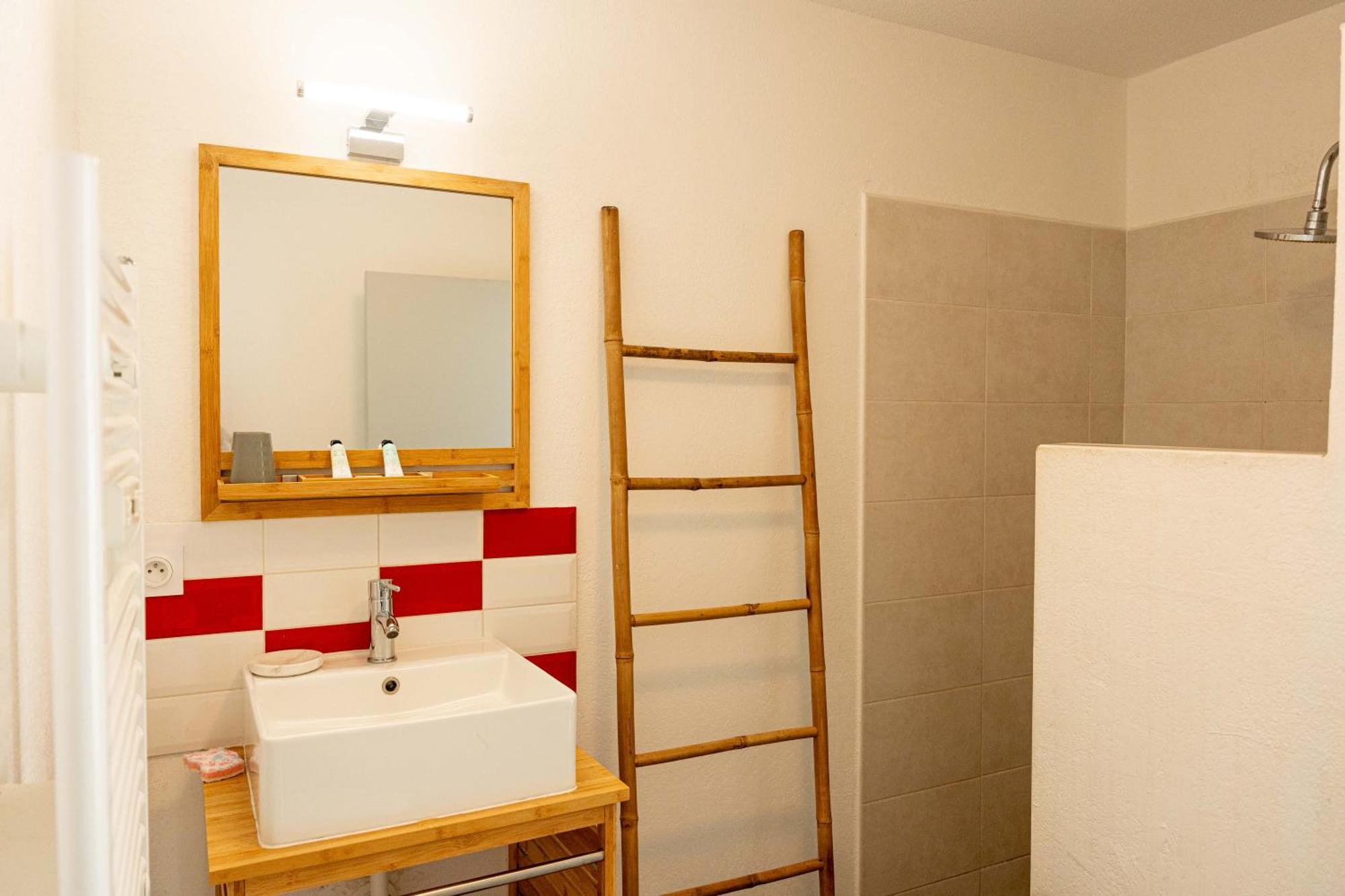 Avec Piscine Et Jacuzzi A 50metres De La Et 5min De L'allee Des Pins Apartment